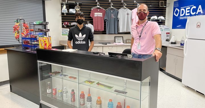RHS Maroon Mart Opens In-Person for the First Time Since Lockdown